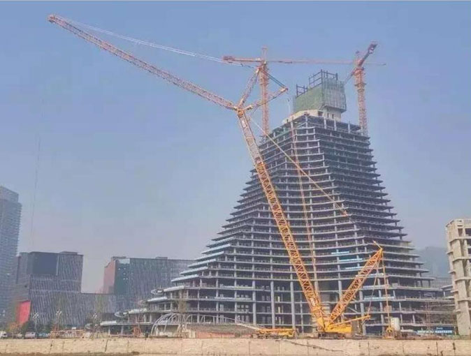 成都天府五街中建八局云端工程，鋼結(jié)構(gòu)吊裝