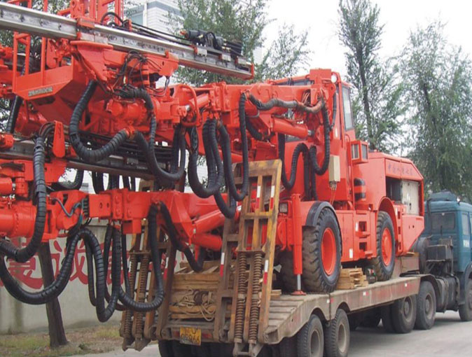 水電七局雙臂轉(zhuǎn)臺車